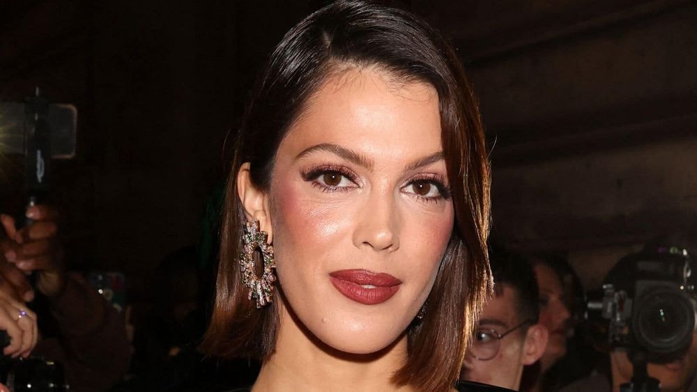 "Ça va aller très vite" : Iris Mittenaere met en vente une grande partie de sa garde-robe en ligne et à prix cassés