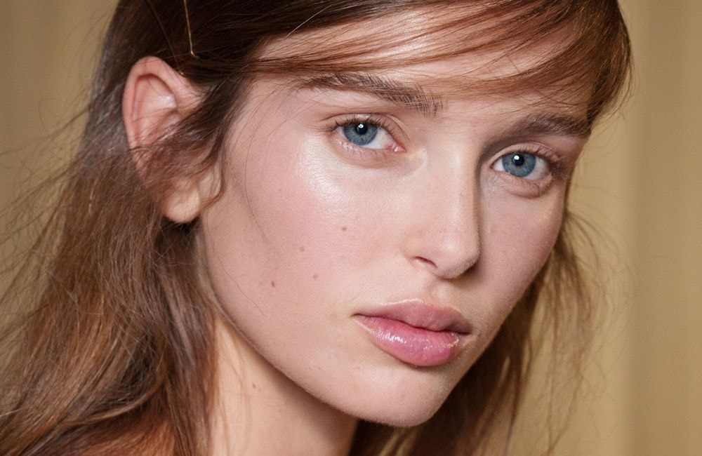 Fini les cheveux ultra tirés : le défi du « No Slickback November » célèbre les frisottis naturels