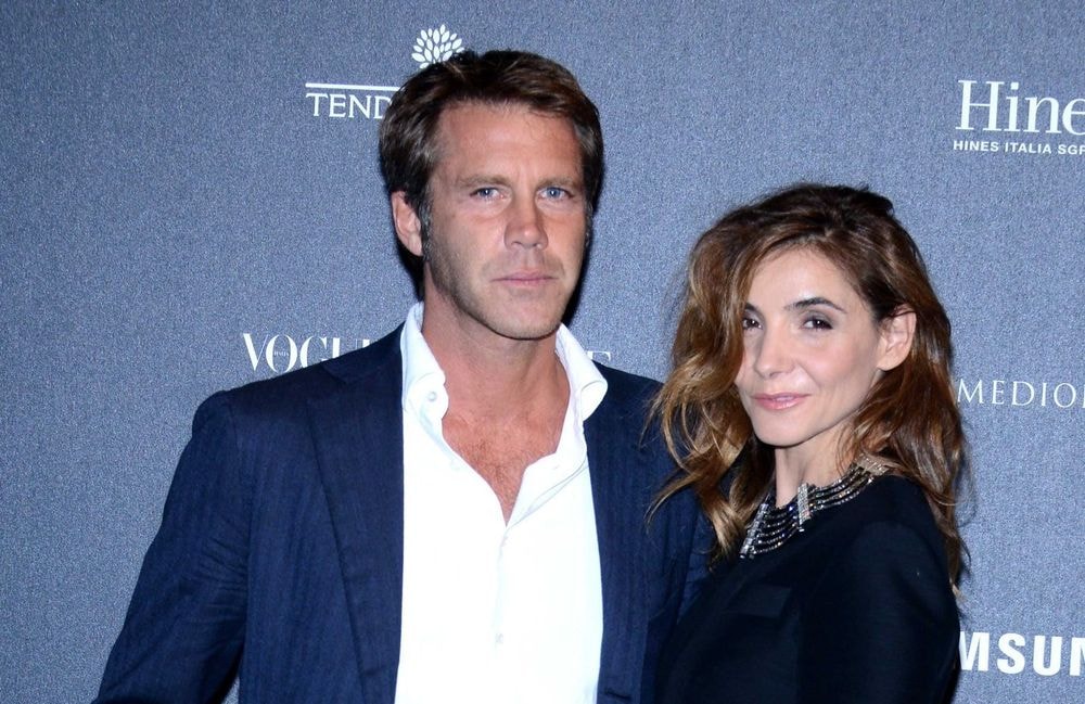 Clotilde Courau et Emmanuel Philibert de Savoie dévoilent leur carte de voeux moderne avec leurs filles