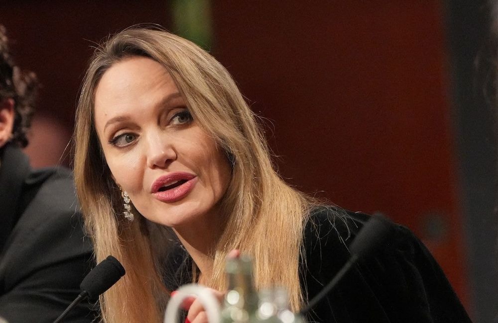 « Je lui ai laissé le contrôle » : Angelina Jolie revient sur son long et douloureux divorce