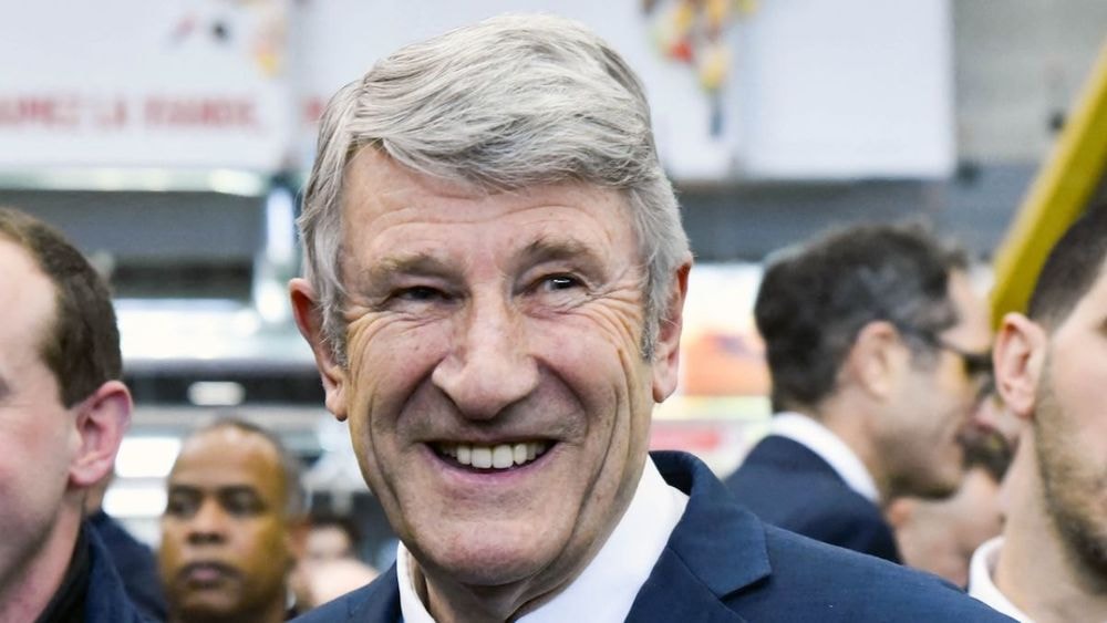 Philippe de Villiers (76 ans) joue de ses charmes auprès de Marine Le Pen : "Sa main ne tremblera pas quand il faudra..."