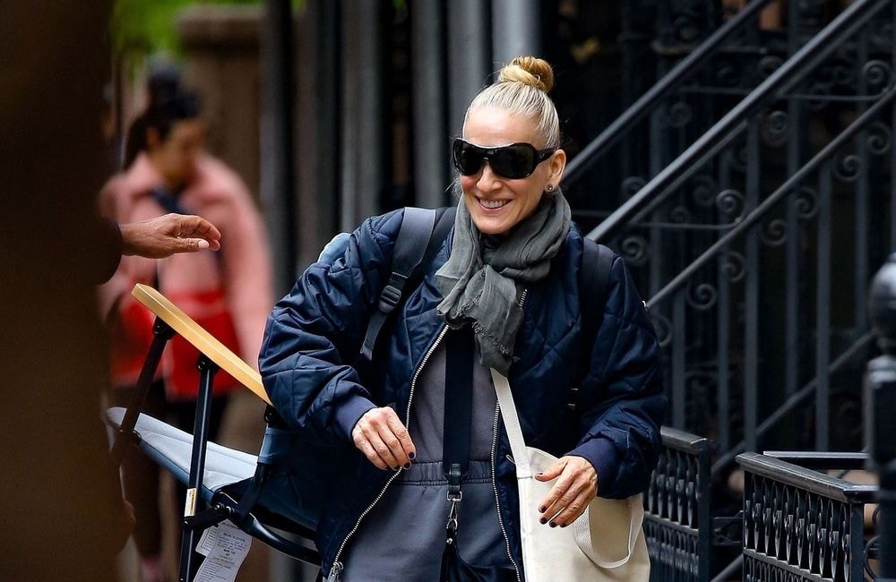 Sarah Jessica Parker troque ses escarpins à la Carrie Bradshaw pour ces souliers printaniers décriés