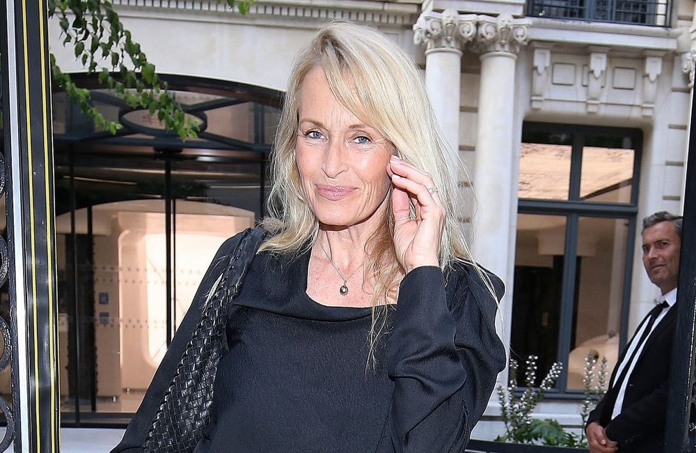 Estelle Lefébure complice avec son petit-fils Harrison, elle partage un tendre cliché