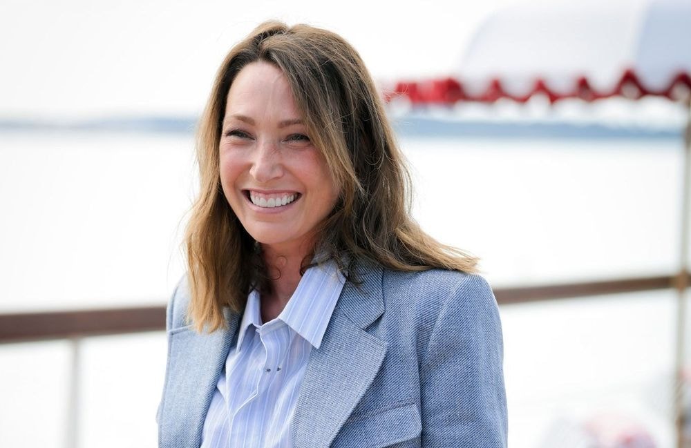 « Je me suis beaucoup freinée » : Laura Smet évoque le deuil de son père Johnny Hallyday