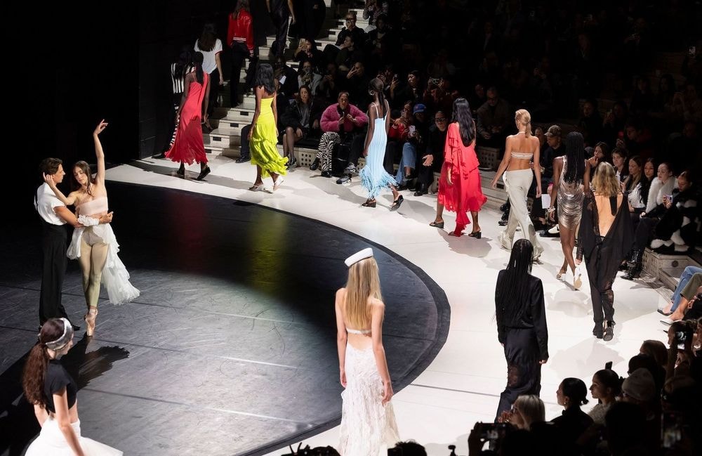 ELLE débriefe – Fashion Week jour 5 : une apparition discrète pour la famille Beckham, un t-shirt qui fait parler la sphère mode