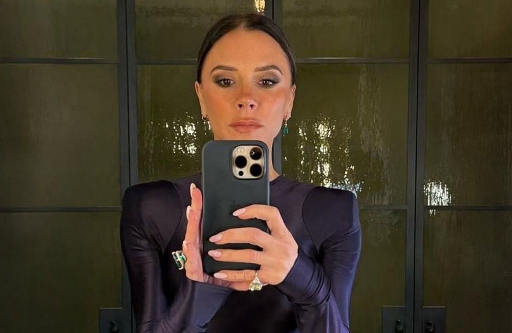 Victoria Beckham adopte la tendance manucure la plus en vue du moment