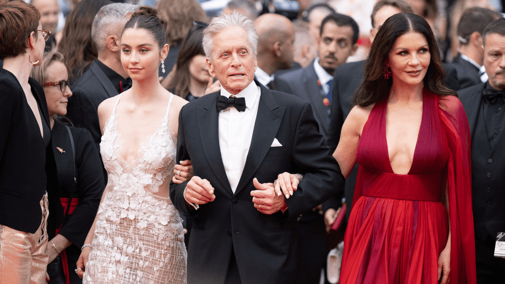 Moment de panique, cette célèbre actrice dévoile un téton sur le tapis rouge de Cannes