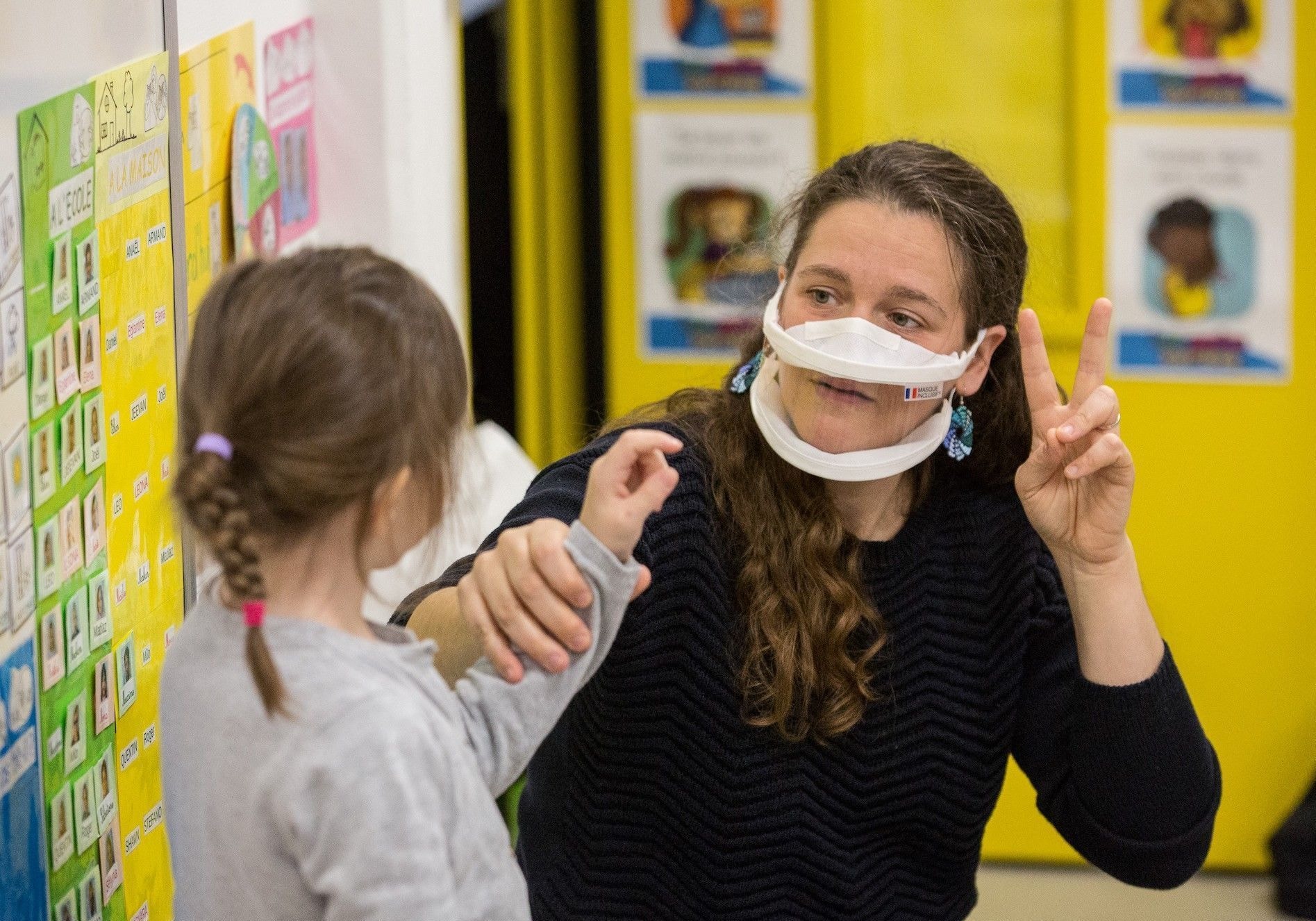 Masques transparents dans les crèches : est-ce vraiment nécessaire ?