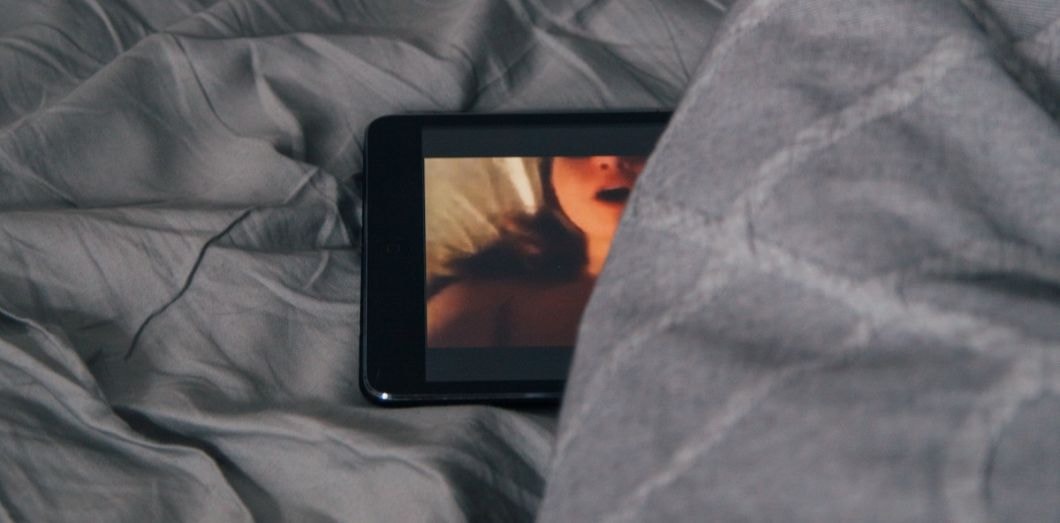 La pornographie court-circuite les fantasmes adolescents