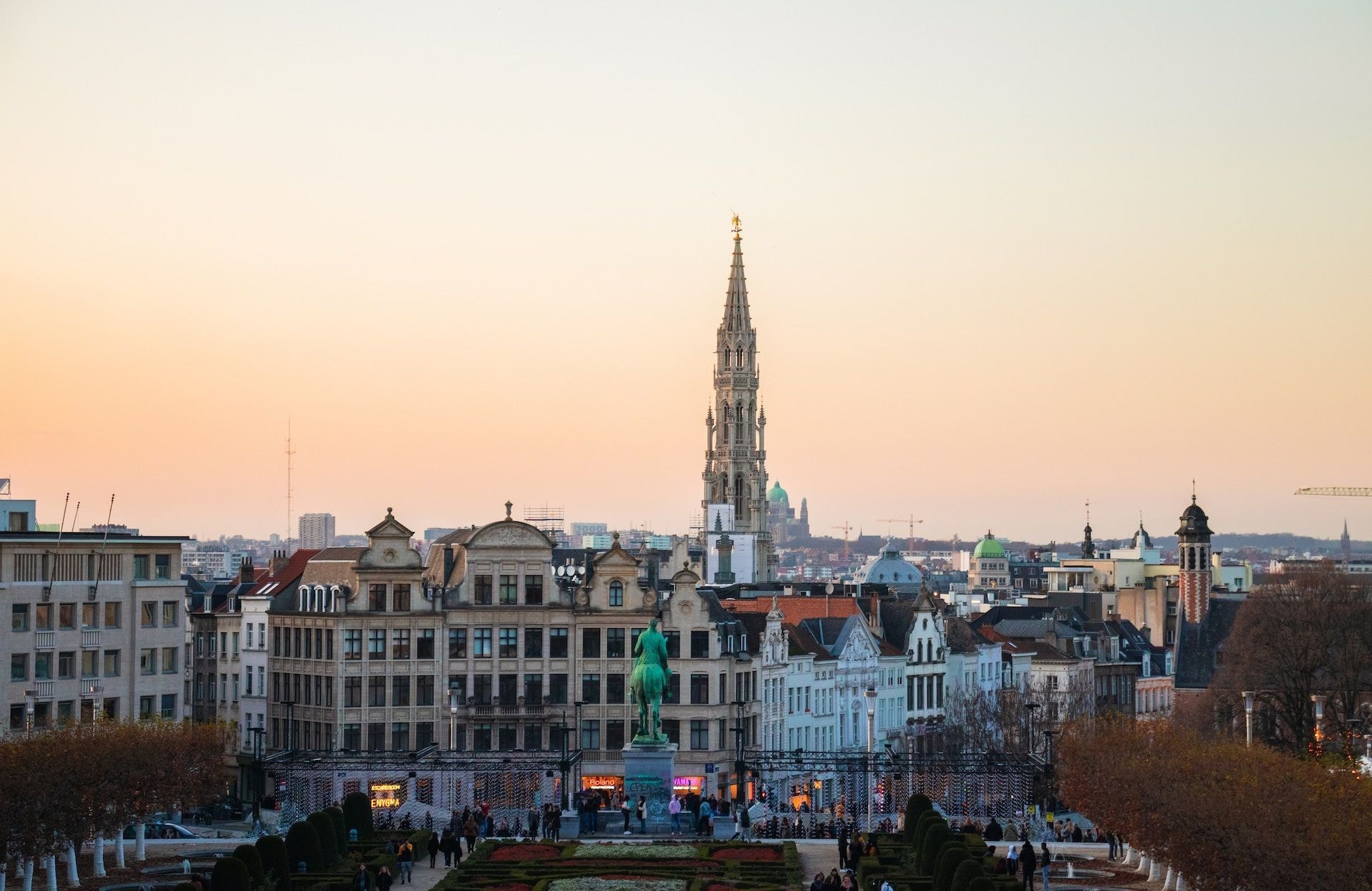 Bruxelles : au moins deux morts dans une fusillade, le suspect en fuite