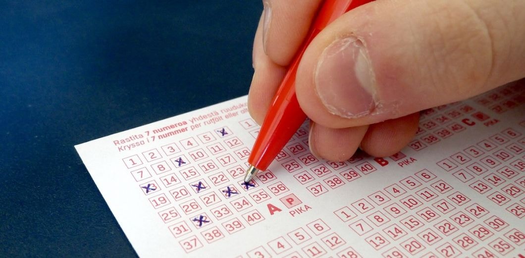 Je joue au loto en priant le ciel de ne jamais gagner