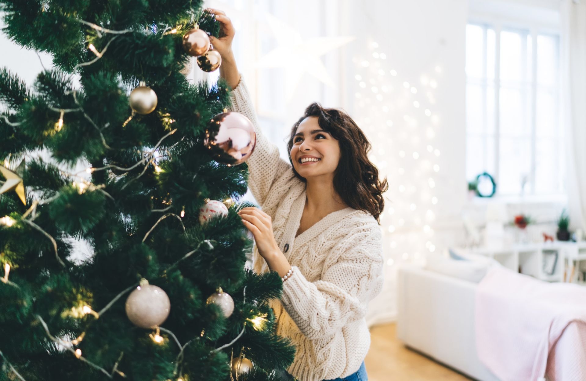 10 conseils pour faire tenir les aiguilles du sapin