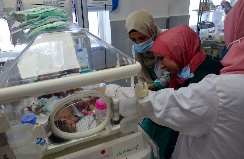 À Gaza, plus de 30 bébés prématurés ont été évacués de l’hôpital al-Chifa