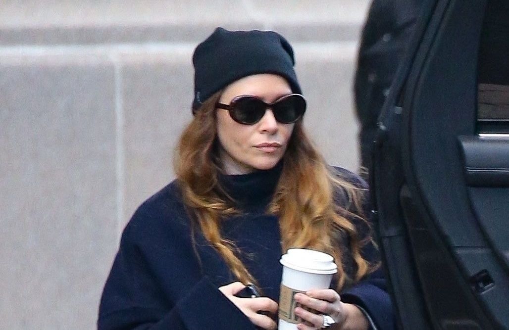 Ashley Olsen s’adonne à la tendance du jean wide legs pour l’automne