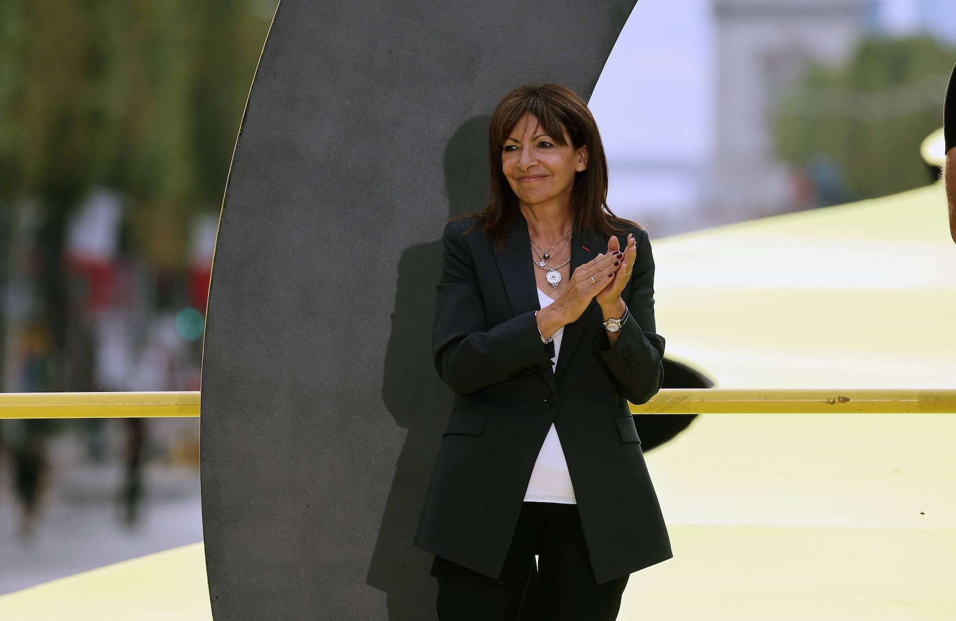 Pourquoi le déplacement d’Anne Hidalgo à Tahiti fait autant polémique ?