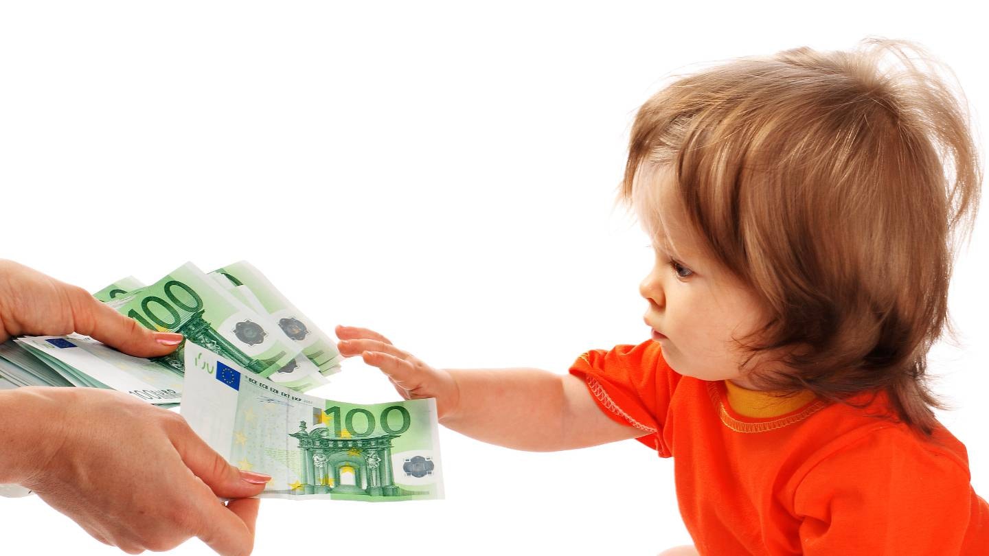 Impôts : « Je souhaite donner 10 000 euros à mes enfants à Noël, dois-je le déclarer ? »