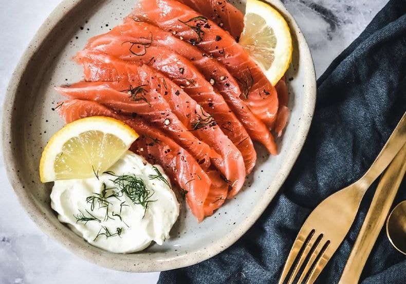 Comment faire du saumon gravlax maison pour le réveillon ?