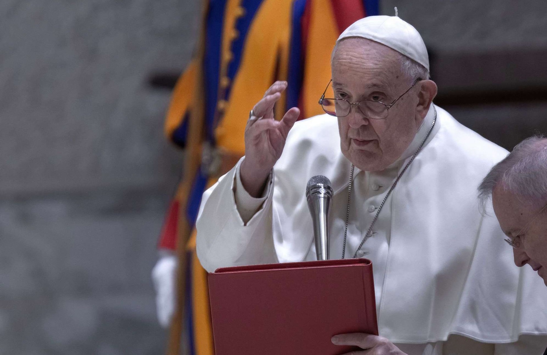 Droits LGBT+ : le Vatican autorise la bénédiction hors-liturgie des couples de même sexe