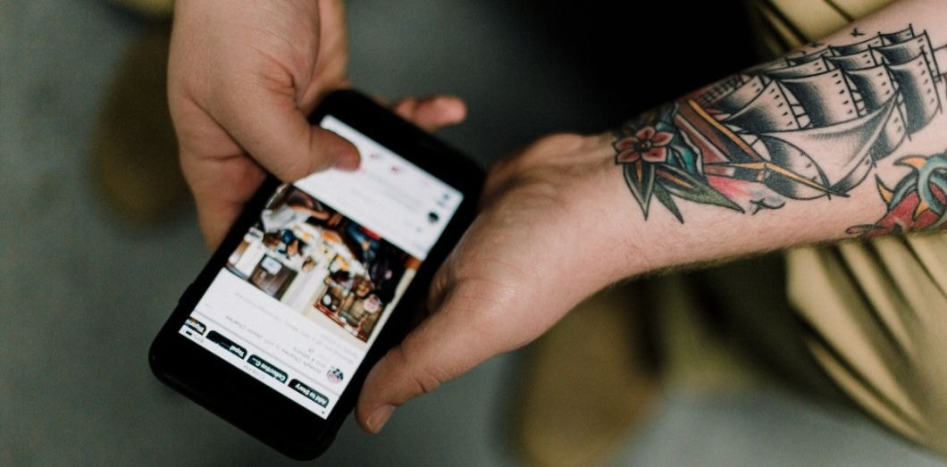 Réseaux sociaux: comment faire le deuil d’une personne qu’on n’a jamais rencontrée?
