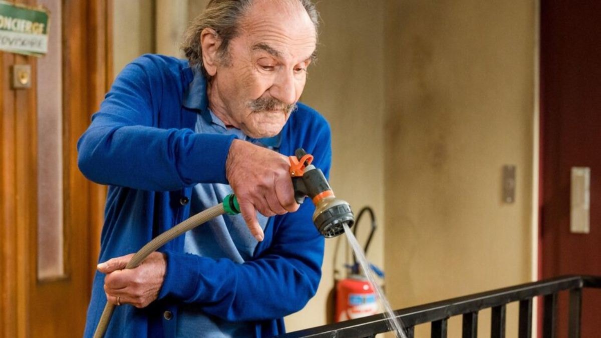 Scènes de ménages : Raymond reçoit la visite d’une ancienne ministre pour la nouvelle année