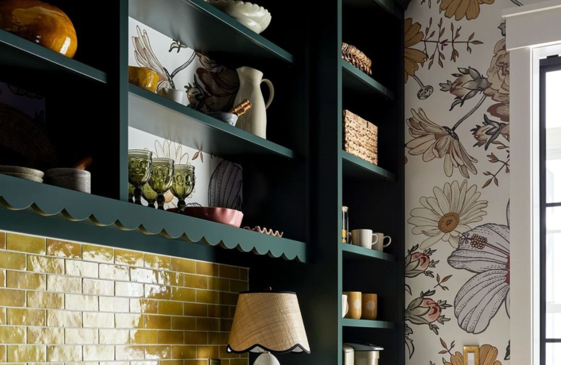 Rangements ouverts dans la cuisine : 5 idées pour les sublimer