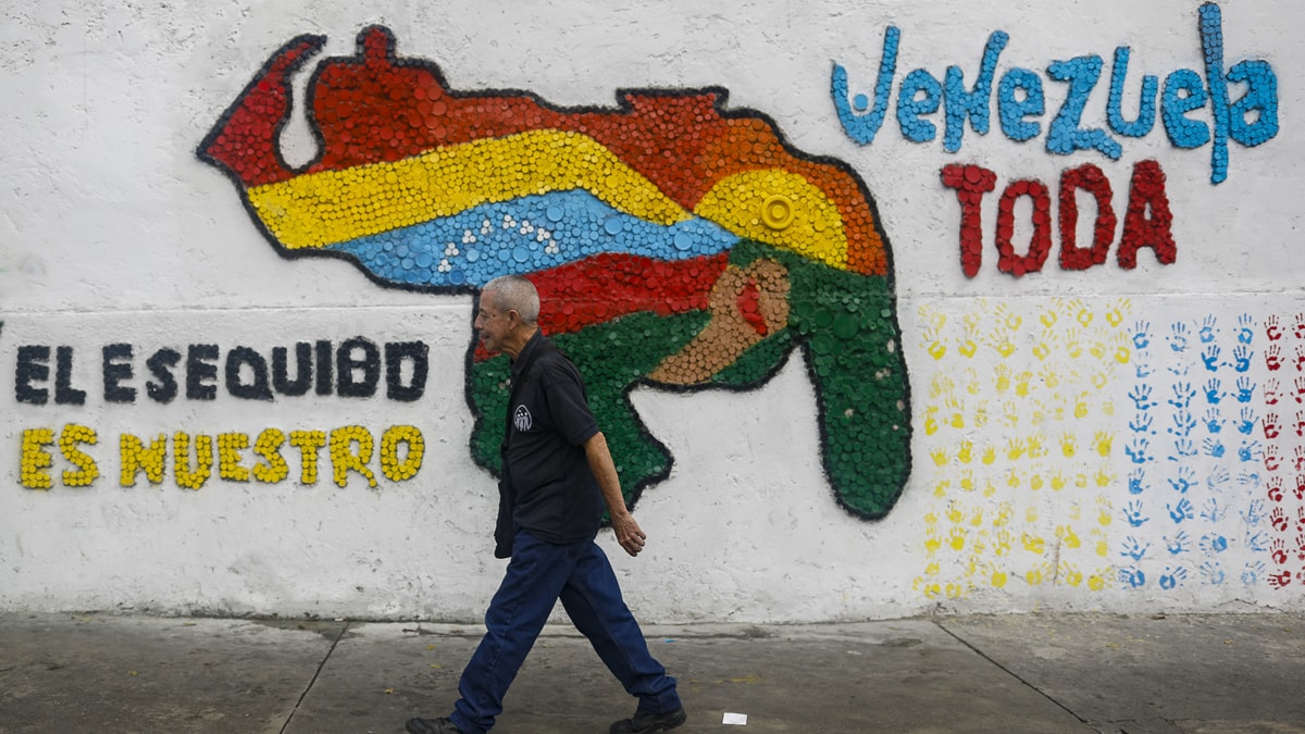Or noir et souveraineté: le Venezuela renforce ses troupes à la frontière du Guyana