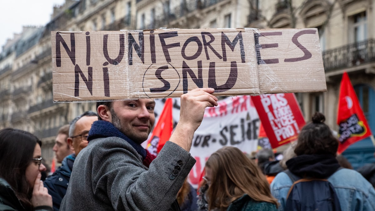 L’uniforme à l’école ou l’idéal-type de la polémique continue du débat public