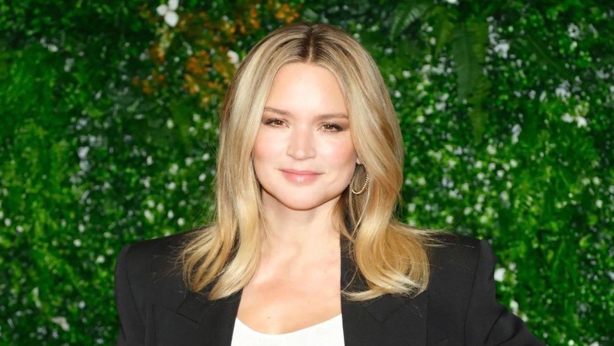 Virginie Efira en robe trench courte : son nouveau look fait sensation