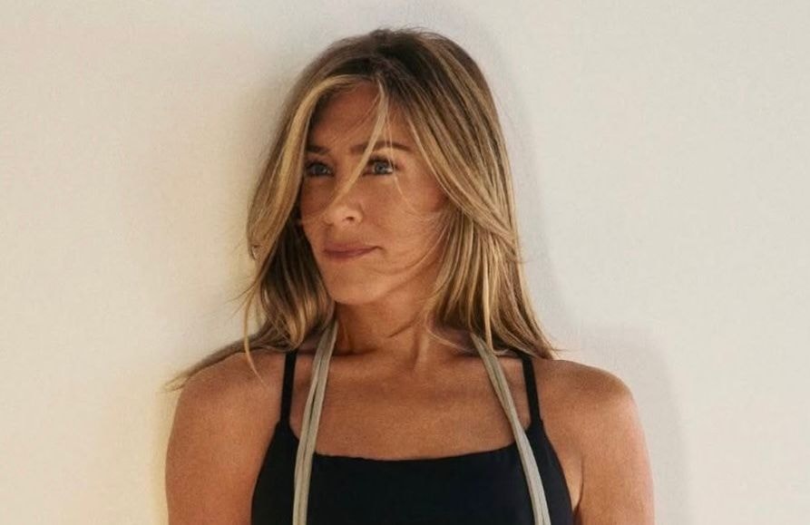 « Seulement 20 bonnes minutes » : la routine express de Jennifer Aniston pour des abdos en béton après 50 ans