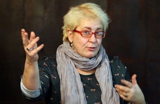 Qui est Ekaterina Barabach, la journaliste russe assignée à résidence présumée en fuite et recherchée