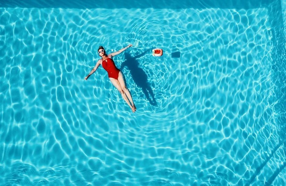 Pourquoi vous avez tout intérêt à muscler votre périnée dans l’eau cet été ?