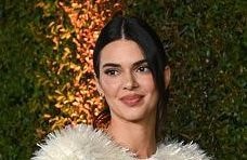 Manucure blanche et minimaliste : Kendall Jenner nous donne des envies pour commencer 2026