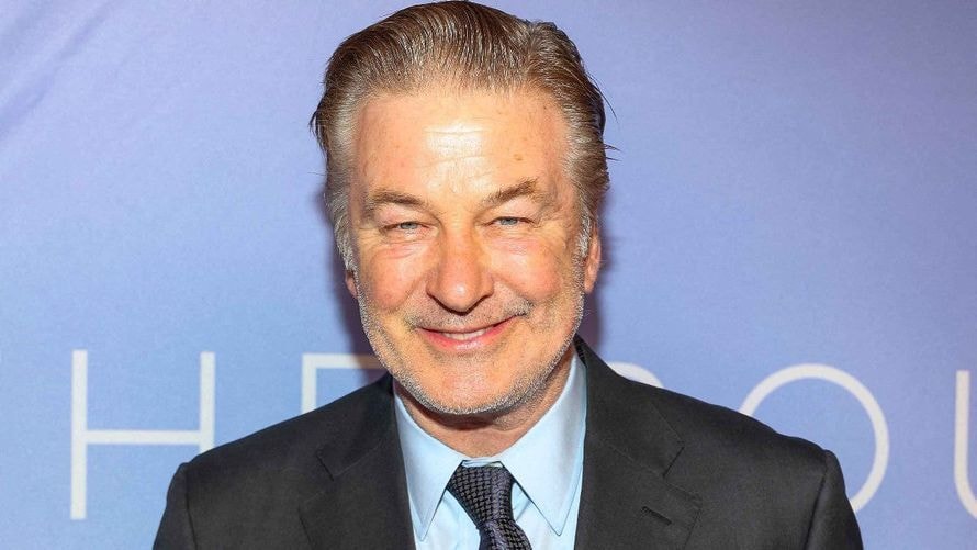 Alec Baldwin, gros menteur ? Nouveaux éléments accablants après l’accident mortel en tournage