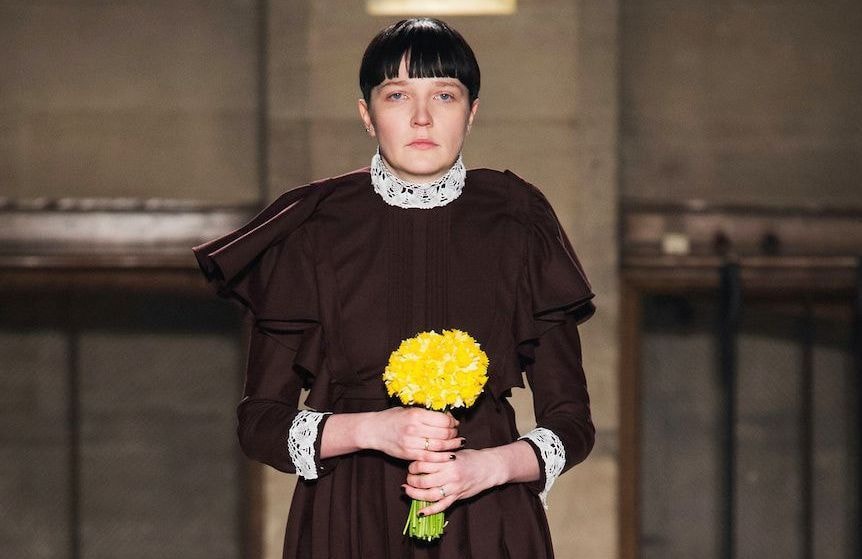 Qui est Lotta Volkova, la styliste derrière les looks à succès de Miu Miu et Balenciaga ?