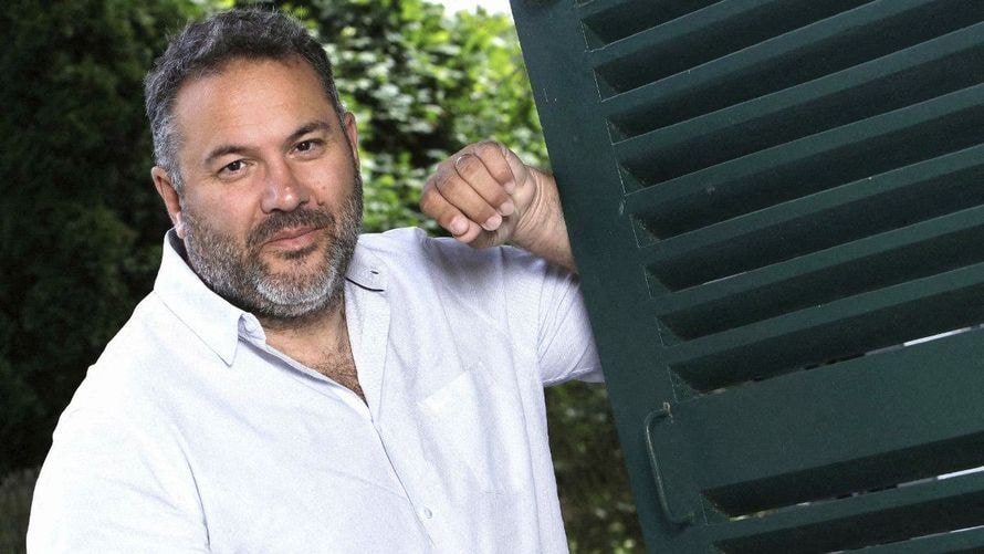 "On a le droit de le détester", Bruce Toussaint cash sur Michel Sardou et sa décoration à venir