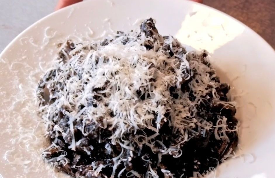 Journée mondiale des pâtes : Voici la recette sicilienne avec une touche bretonne du chef Arthur Dumait
