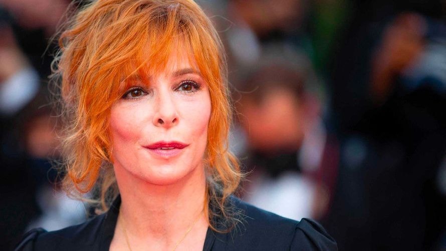 "Je ressens leur absence jusque dans mes os" : en deuil, Mylène Farmer évoque sa solitude depuis la mort de son dernier compagnon