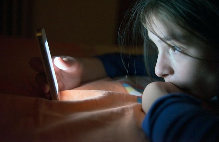 Une mère brûle sa fille victime de revenge porn au fer à repasser