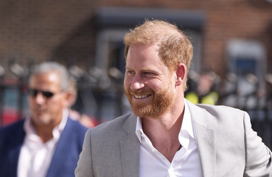 En plein conflit avec William, le prince Harry plaisante sur les relations « difficiles » entre frères et sœurs