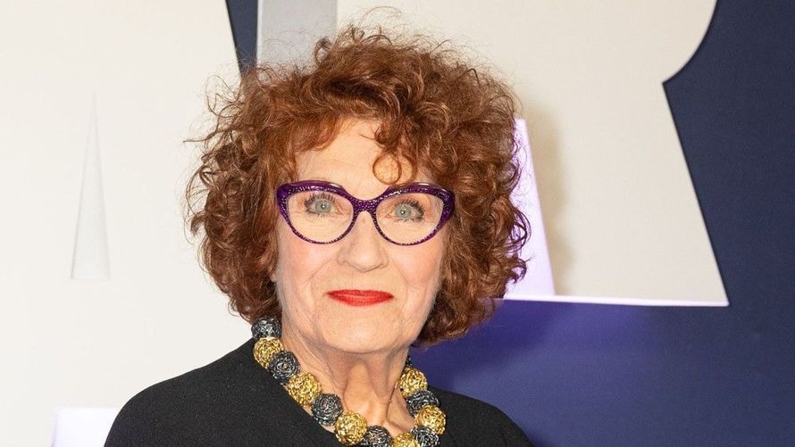Andréa Ferréol accuse l’acteur Roger Hanin ("Navarro") de lui avoir "fourré sa langue dans sa bouche"