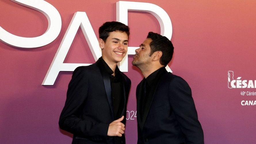 "Elle vaut 1 milliard", Léon, le fils de Jamel Debbouze et Mélissa Theuriau, fait le buzz au combat Doumbé - Baki
