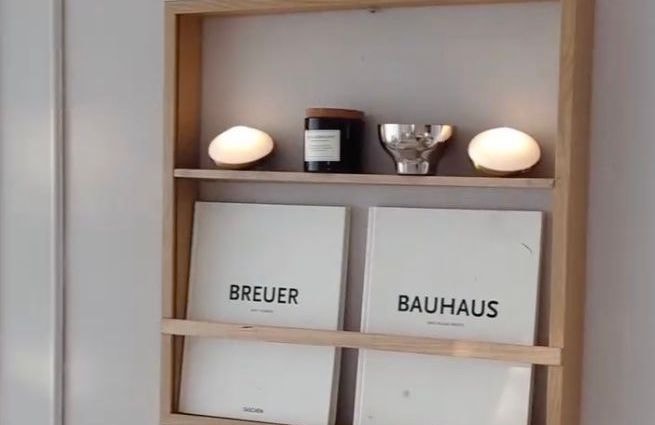 IKEA Hack : un cadre photo transformé en porte-revues.
