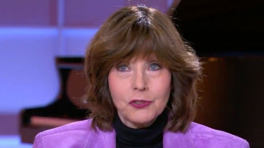 Denise Fabre, invitée de "C à vous" : gros mea-culpa après avoir complètement oublié les prénoms de ses jumelles