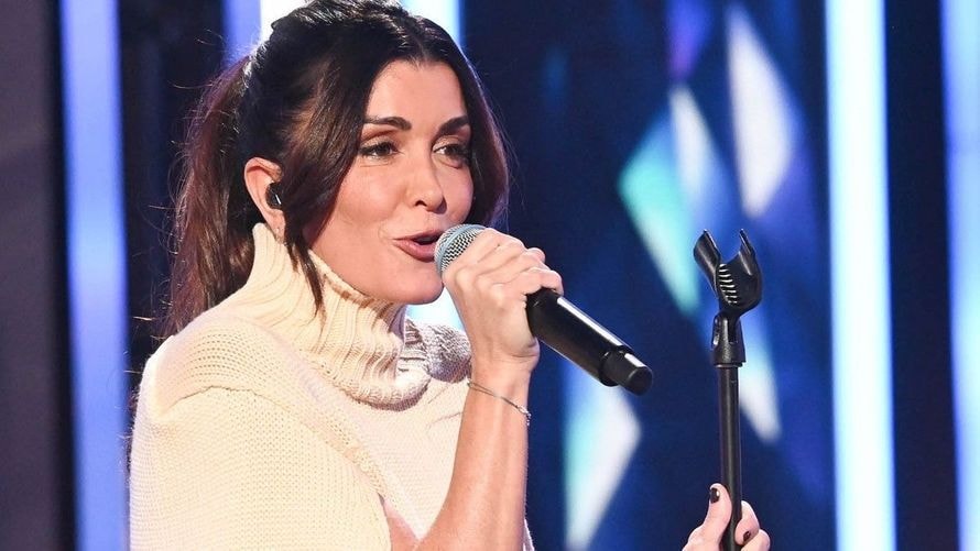 Jenifer tête en l'air : sa bourde lors du dernier concert des Enfoirés qu'elle n'est pas près d'oublier