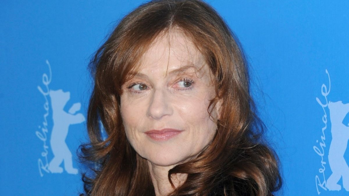 Isabelle Huppert lève le coude dans cette brasserie chic : sole meunière et choucroute, voici combien coûte un dîner dans son QG