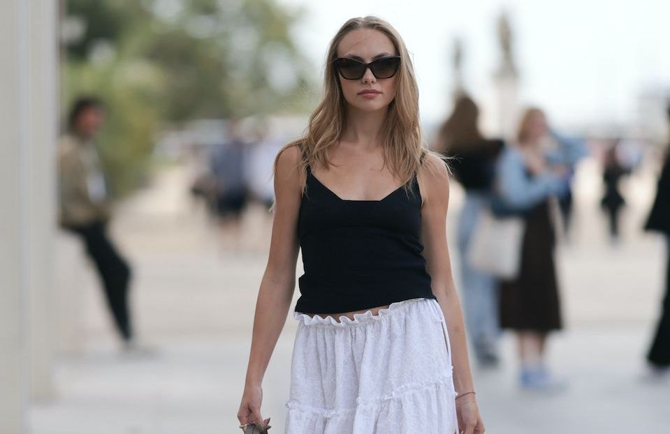 Débardeur et jupe bohème : l’association boho-chic qui fait craquer les modeuses cet été