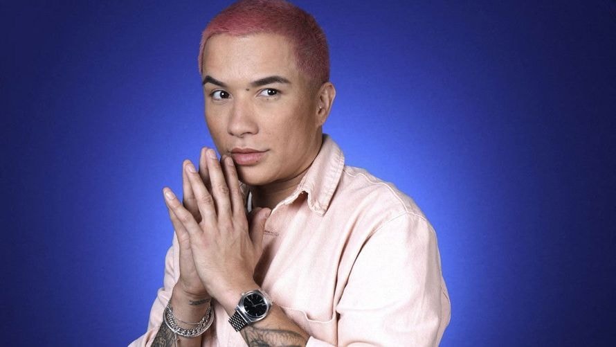 "A mon avis, son coiffeur il sortait de taule" : après Loana, Nicolas Waldorf, le roi des relookings, atomise la chanteuse Shy’m