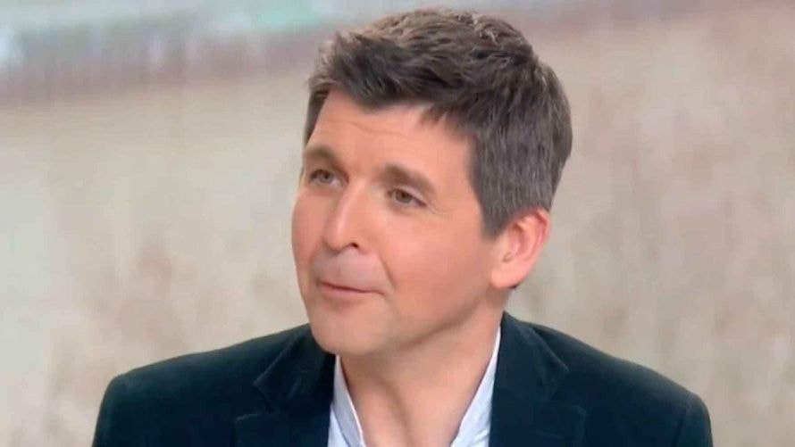 "C'était donc une question de merde" : Thomas Sotto frustré par Patrick Timsit et Valérie Bonneton, il réagit cash