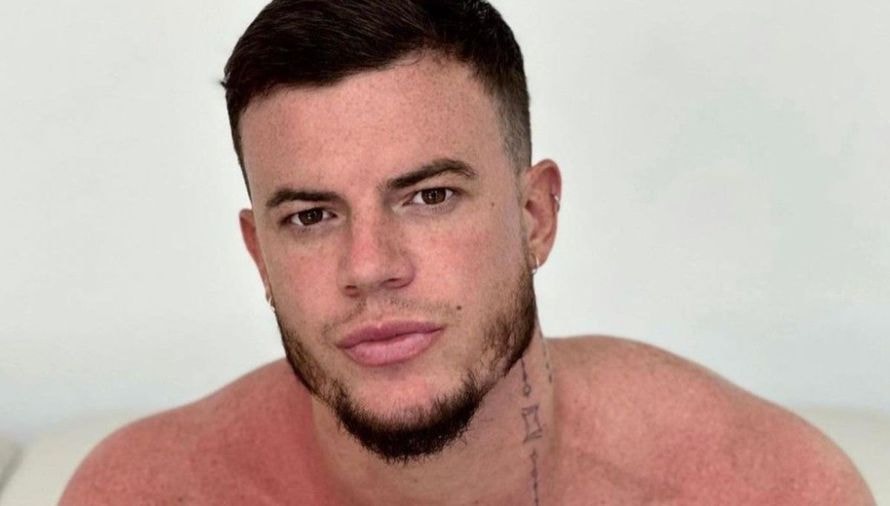 Adrien Laurent accusé de viol : Aqababe retrouve une vidéo absolument déroutante