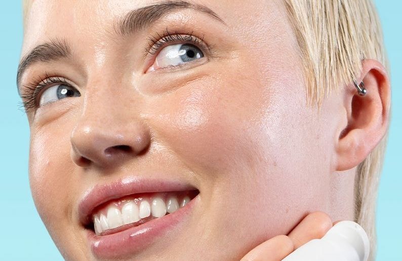 Envie d’une glass skin sans fond de teint ? Cette routine hydrate la peau jusqu’à l’effet miroir